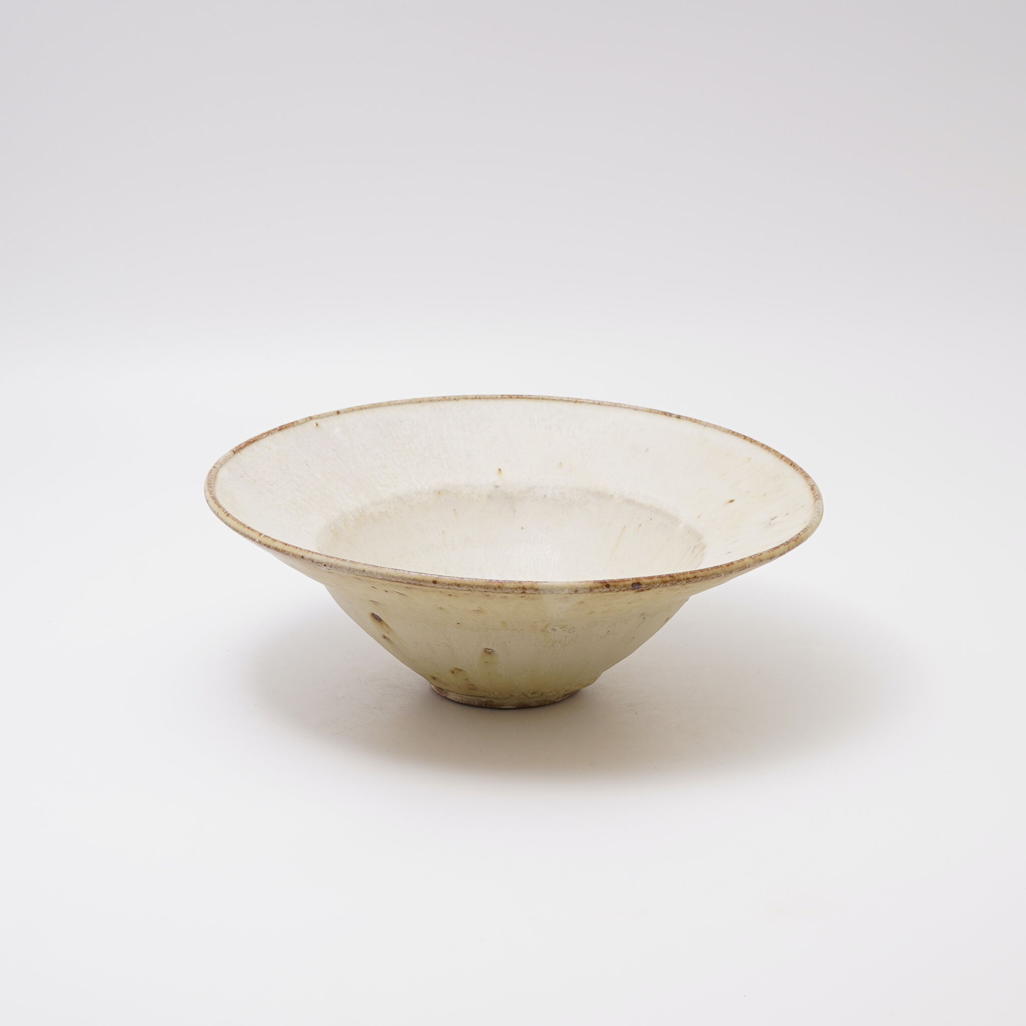 白釉リム鉢