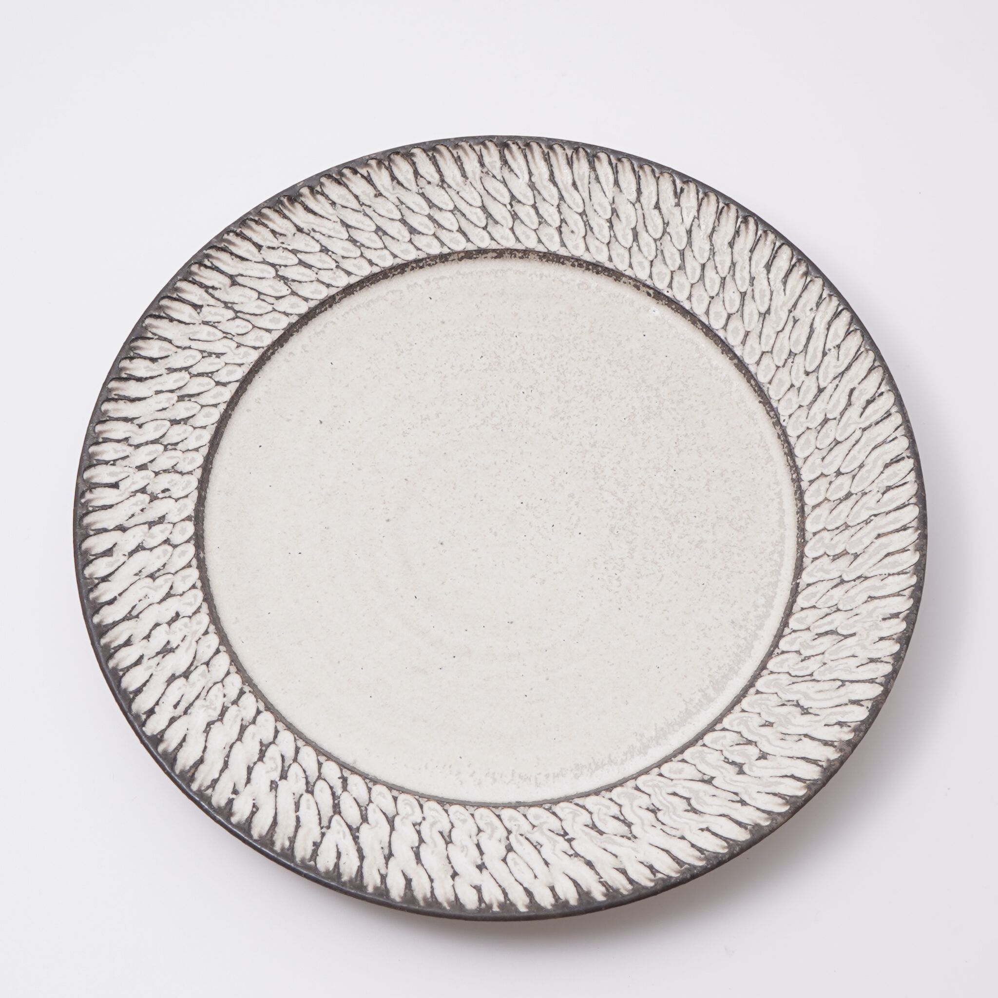 しのぎリム平皿8寸【販売期間〜11/11】