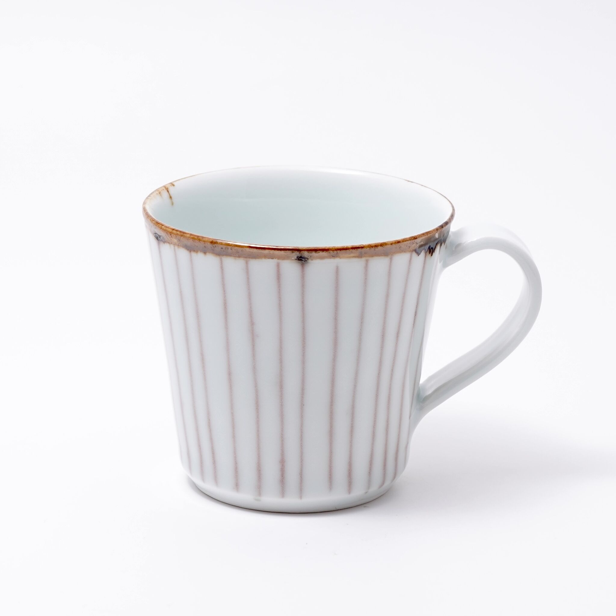 赤い線のマグカップ