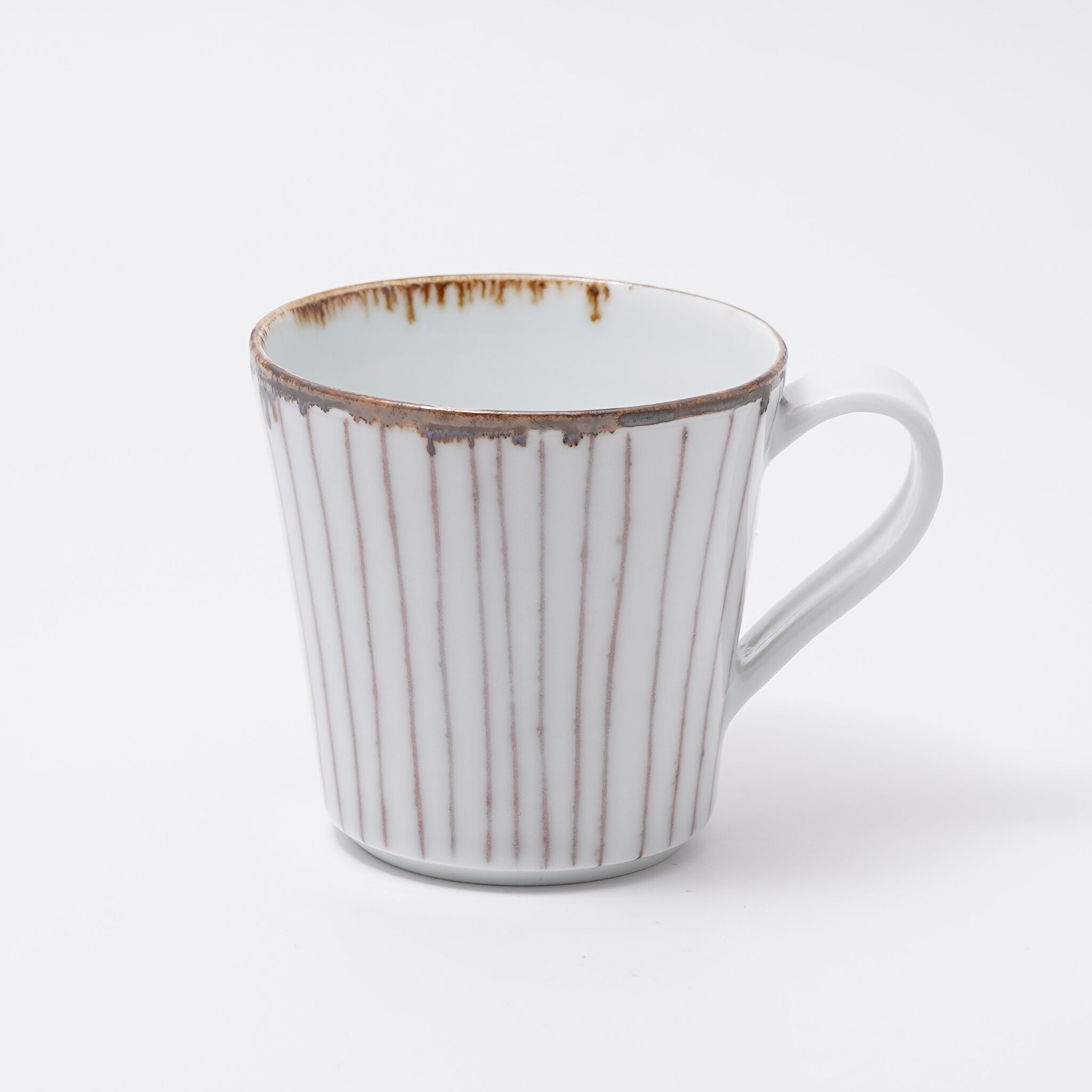 赤い線のマグカップ